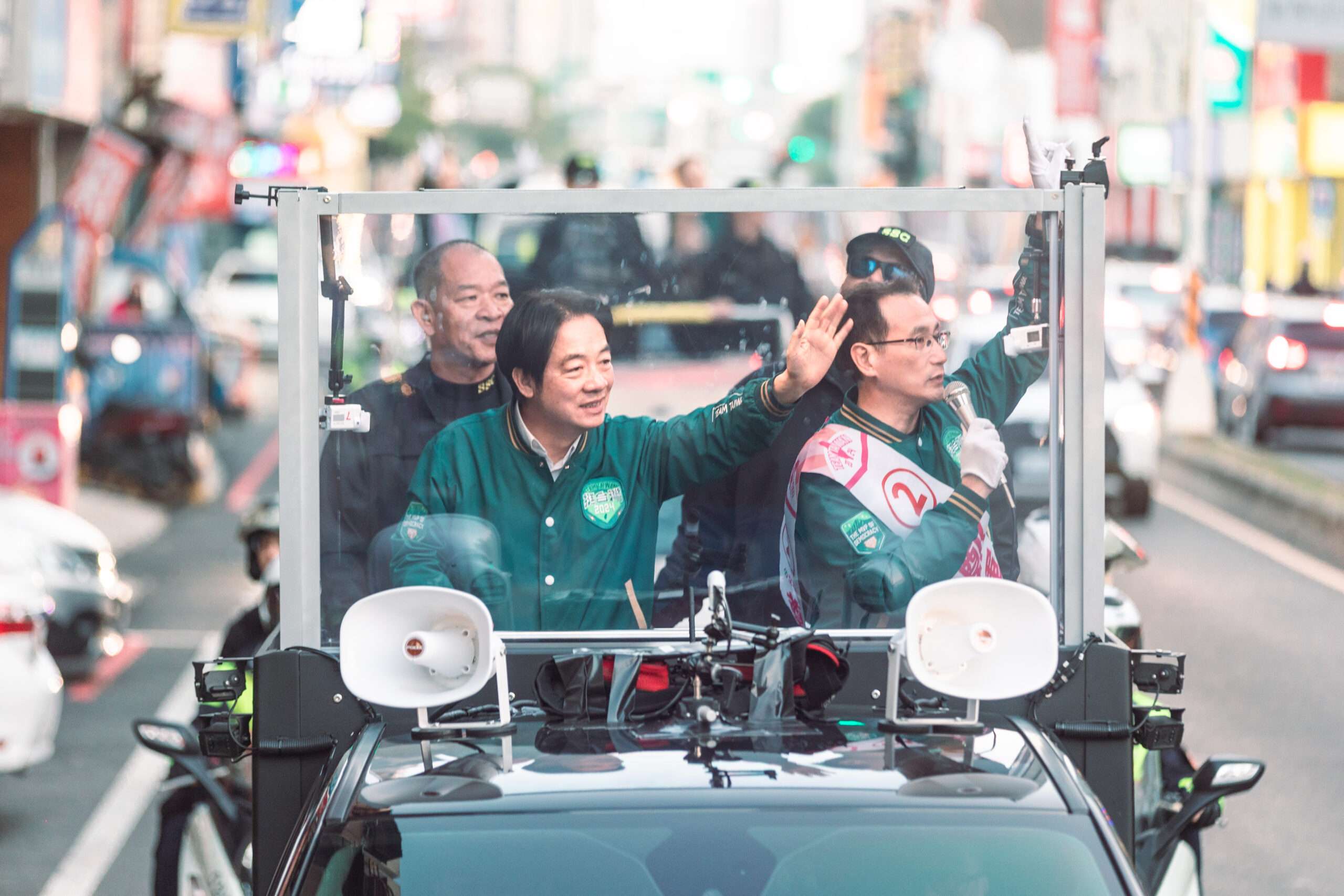 賴清德合體鄭文燦、黃世杰等人 桃園旋風式車掃拚勝選 1O9A5723 scaled