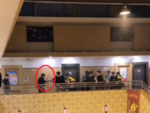 嘉義市ＫＴＶ大亂鬥！ 員警使用辣椒水警棍制逮捕鬧事酒客