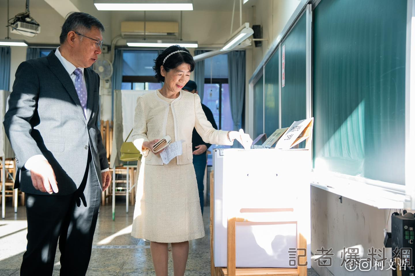 柯文哲完成投票  「若推動網路投票應該會很方便」