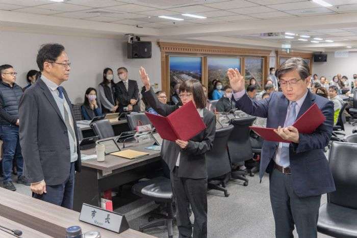 桃園今年首場市政會議 婦幼局長、智慧城鄉發展委員會主委宣誓上任