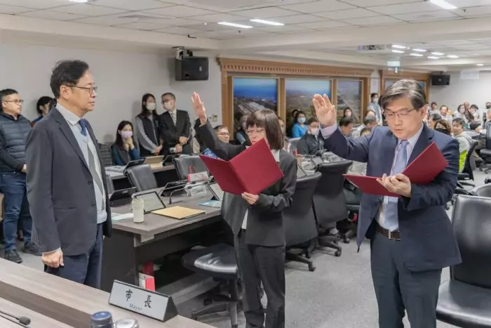桃園今年首場市政會議 婦幼局長、智慧城鄉發展委員會主委宣誓上任 桃園今年首場市政會議 婦幼局長、智慧城鄉發展委員會主委宣誓上任
