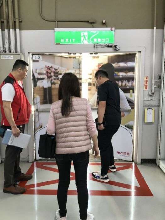 桃園建管處稽查30賣場、百貨公司 為公共安全把關 20240126075910641