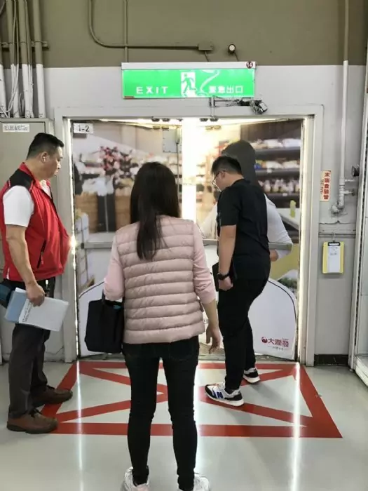 桃園建管處稽查30賣場、百貨公司 為公共安全把關 20240126075910641