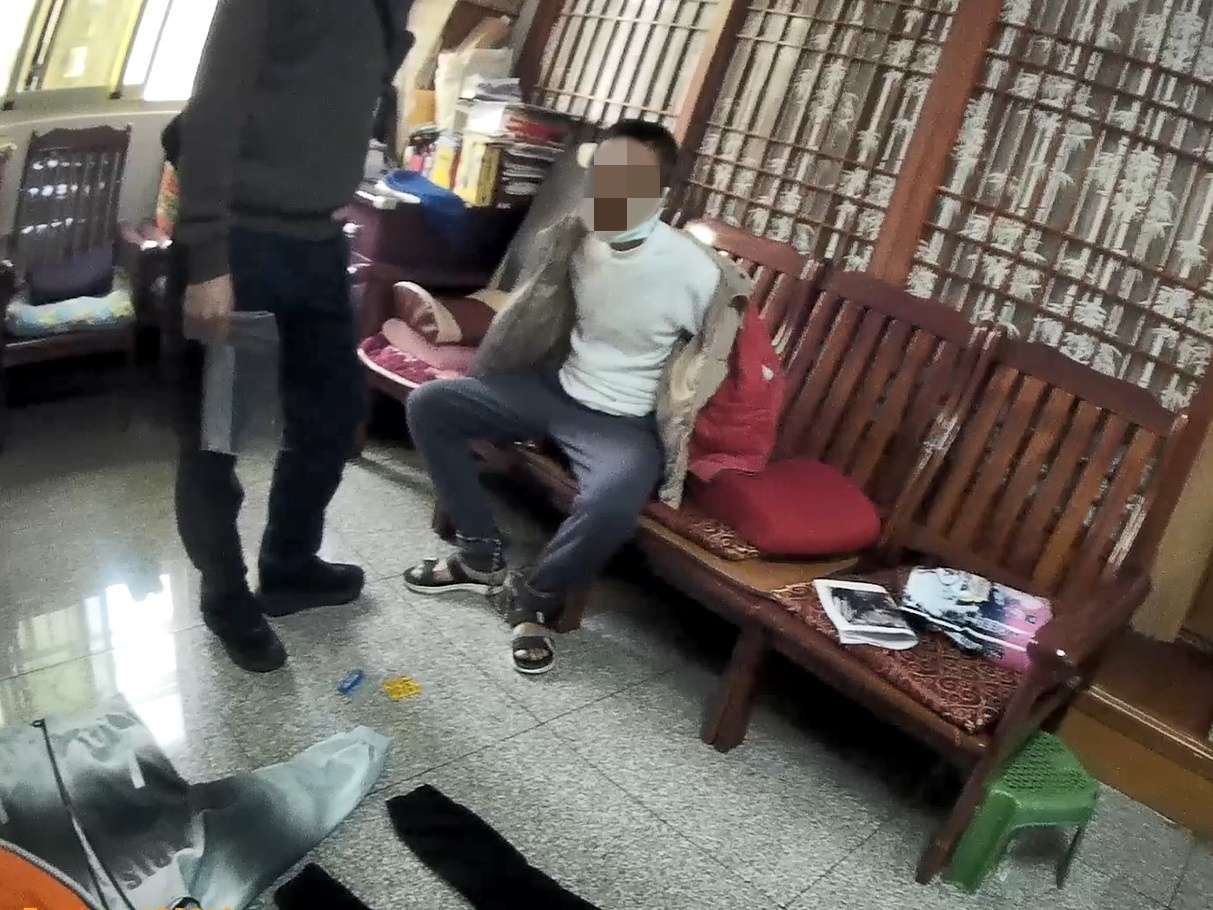 抓到了!中壢服飾店遭竊 狡嫌變裝2次仍被逮 2 副本 0