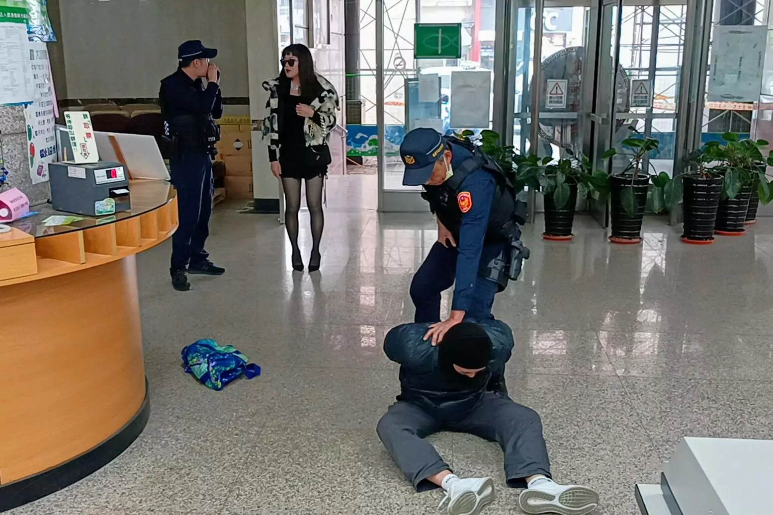 【有片】大園警攜手農會 防搶演練提升應變能力 【有片】大園警攜手農會 防搶演練提升應變能力