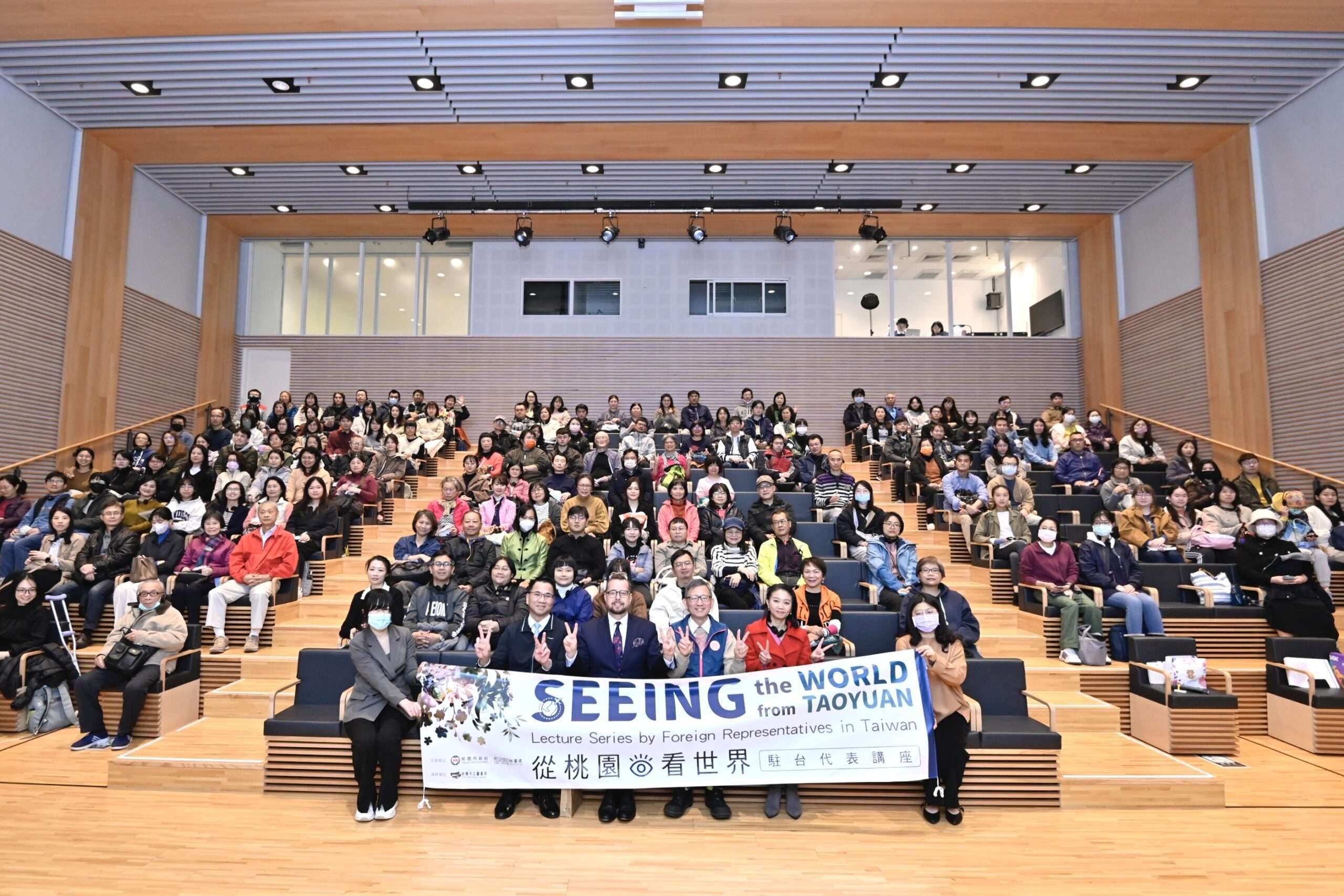張善政與捷克駐台代表交流 分享城市治理經驗 3747266950 scaled