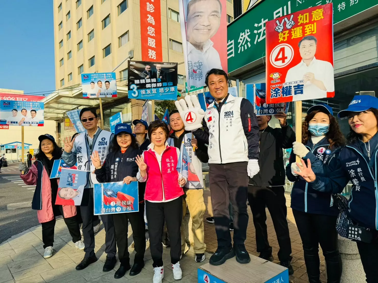 與牛煦庭同台拜票 趙少康提5保證 43A6B821 1818 4F75 9DBB 07FFA5C79579