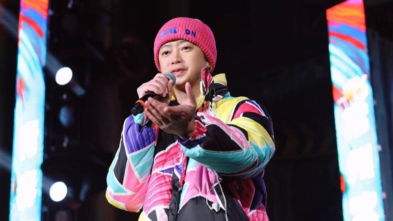 南拳媽媽鬧雙胞開唱被罵!彈頭首露面回應