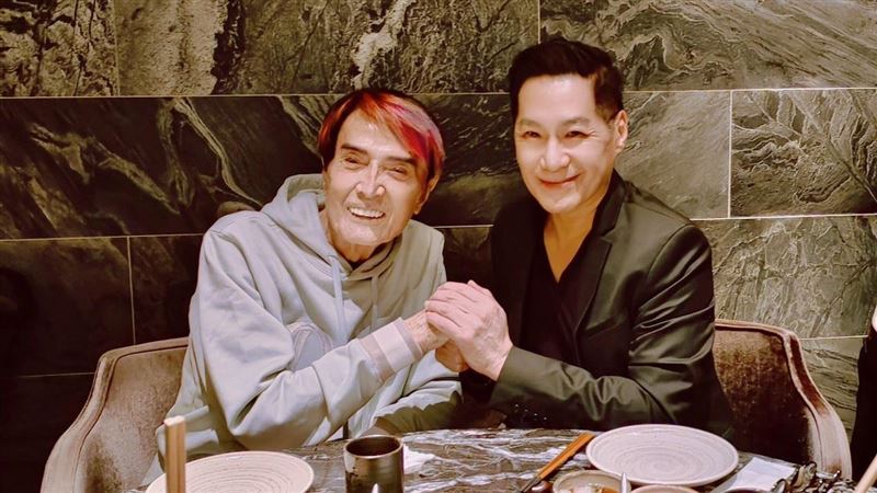 世紀合體!兩大歌王相差27歲圓夢相聚