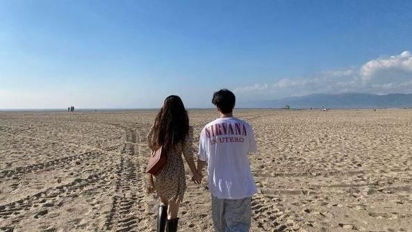 深夜曬牽手照認愛龍俊亨 泫雅公司首發聲