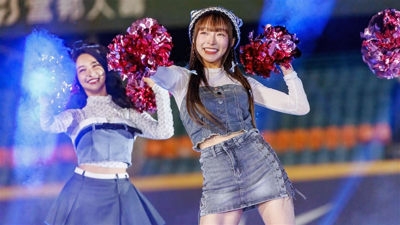 炸裂吧登PTT表特版 網:有林襄就贏了