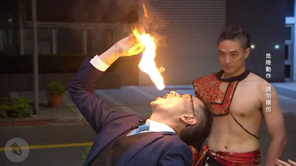 鄭運鵬上夜夜秀吞火 網酸賀瓏難怪不道歉