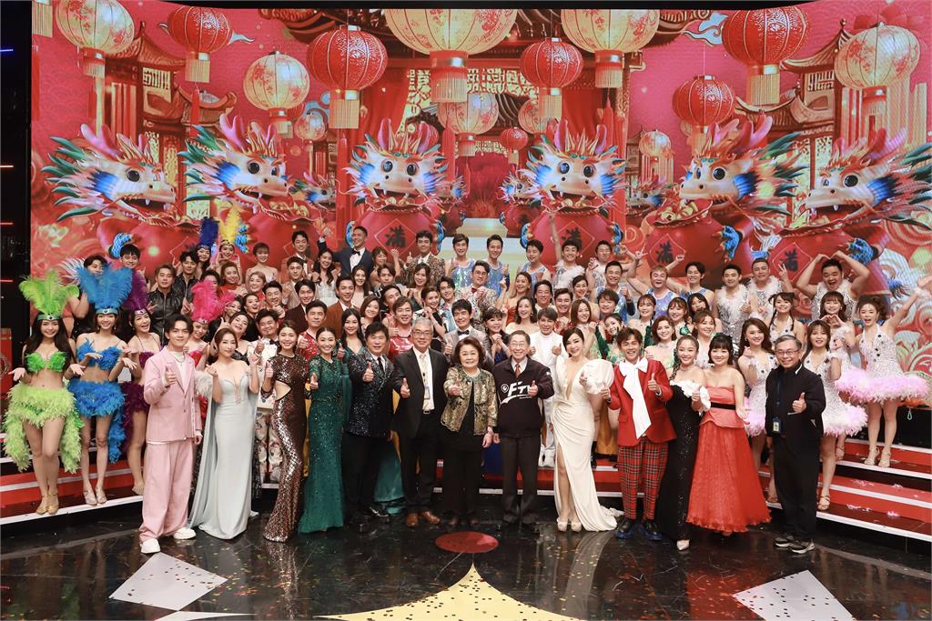 動員百位藝人胡瓜領軍保證絕對精采!陳美鳳人傲身材迎龍年