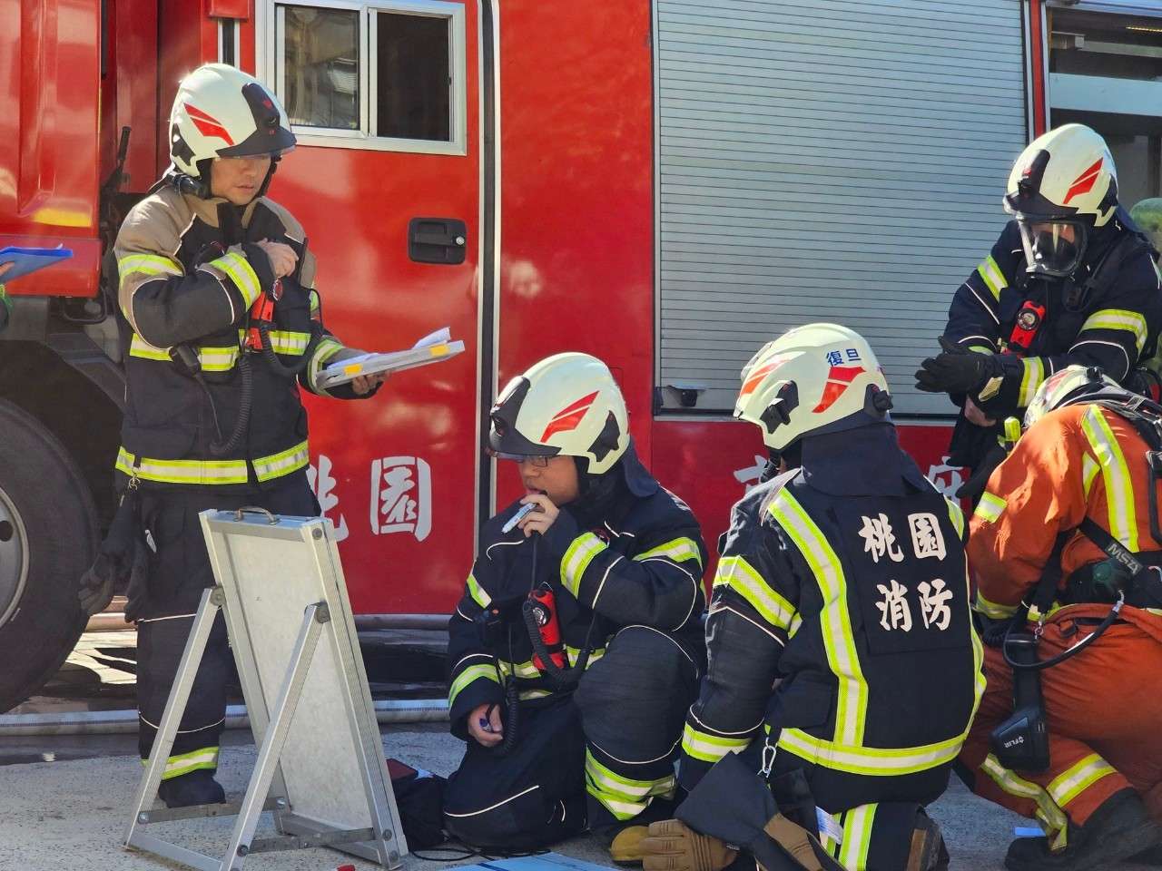 桃消復旦分隊攜手長照中心 年節前強化自主災害應變能力