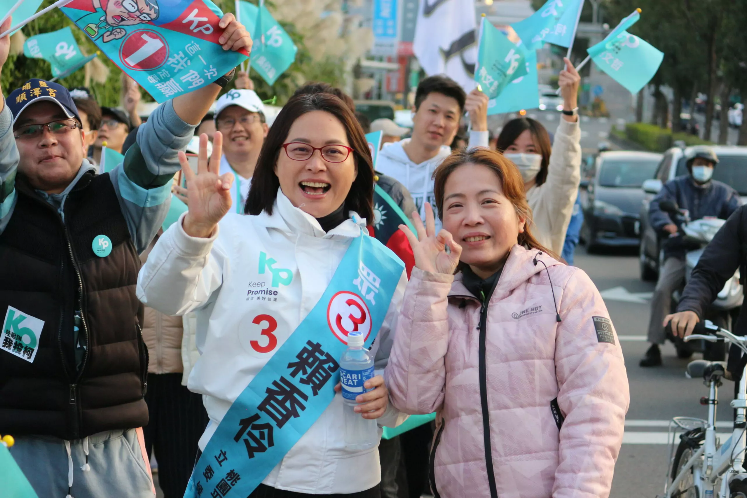 選前黃金周末!賴香伶車隊掃街 支持者頂寒風力挺 選前黃金周末!賴香伶車隊掃街 支持者頂寒風力挺