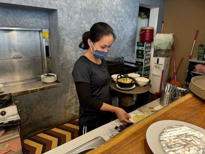 勞動部桃竹苗分署輔導新住民重返職場 改善餐飲業缺工危機 S 131653971 0