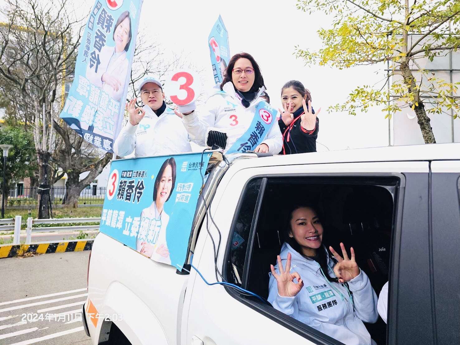 賴香伶平鎮車掃拉票 「閃亮三姊妹」小妹里長江珮瑩加持 S 167141478 0