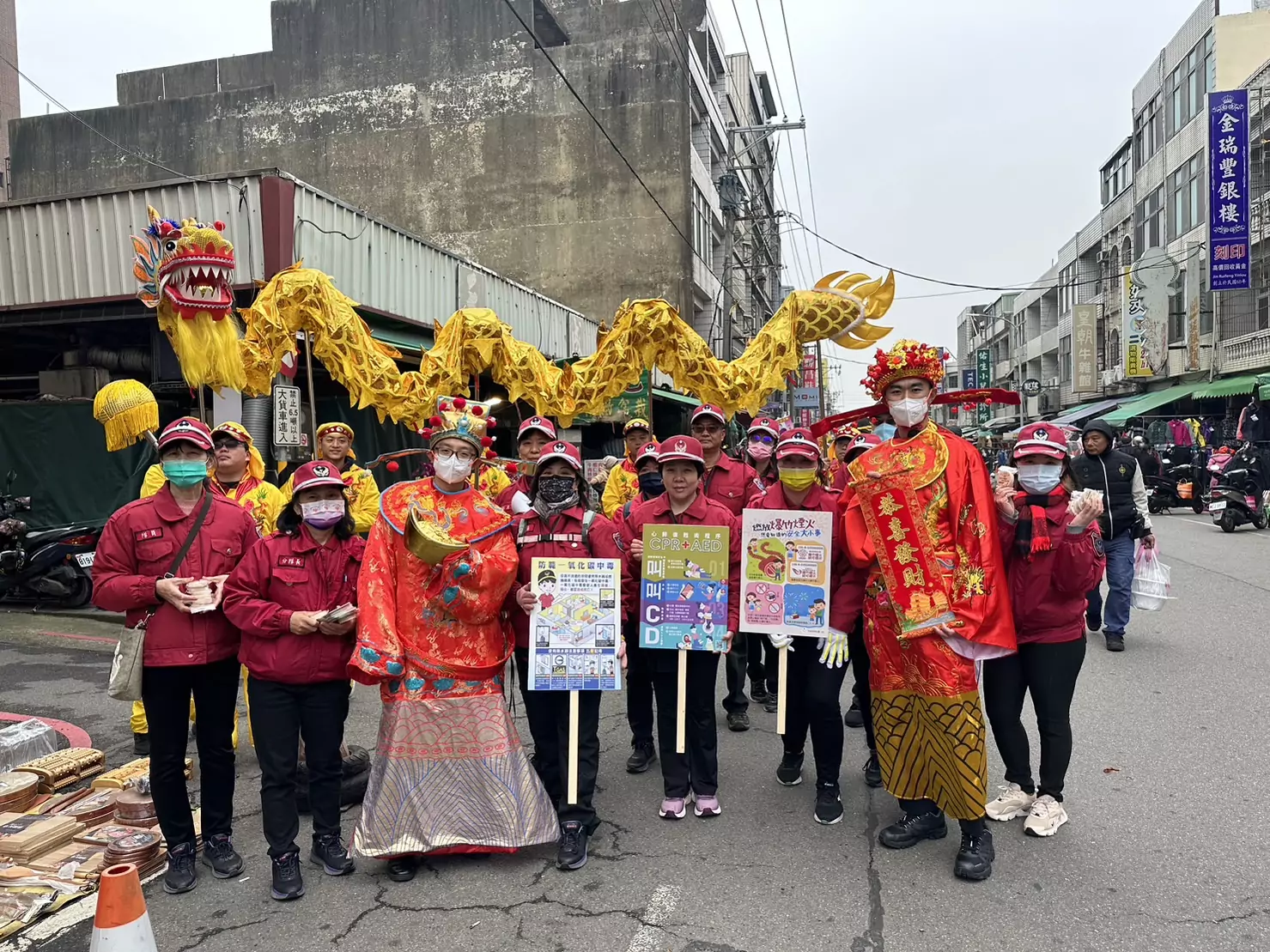 桃市消防局新屋分隊春節防火防災宣導活動 平安好運龍厚禮 桃市消防局新屋分隊春節防火防災宣導活動 平安好運龍厚禮