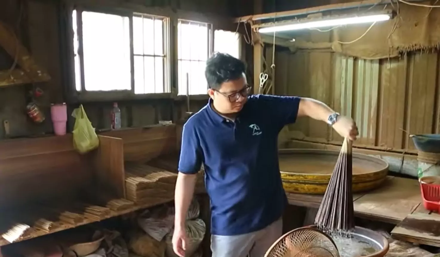 香的故事 時光的印記:李慶成手工製香的悠久傳承 香的故事 時光的印記:李慶成手工製香的悠久傳承