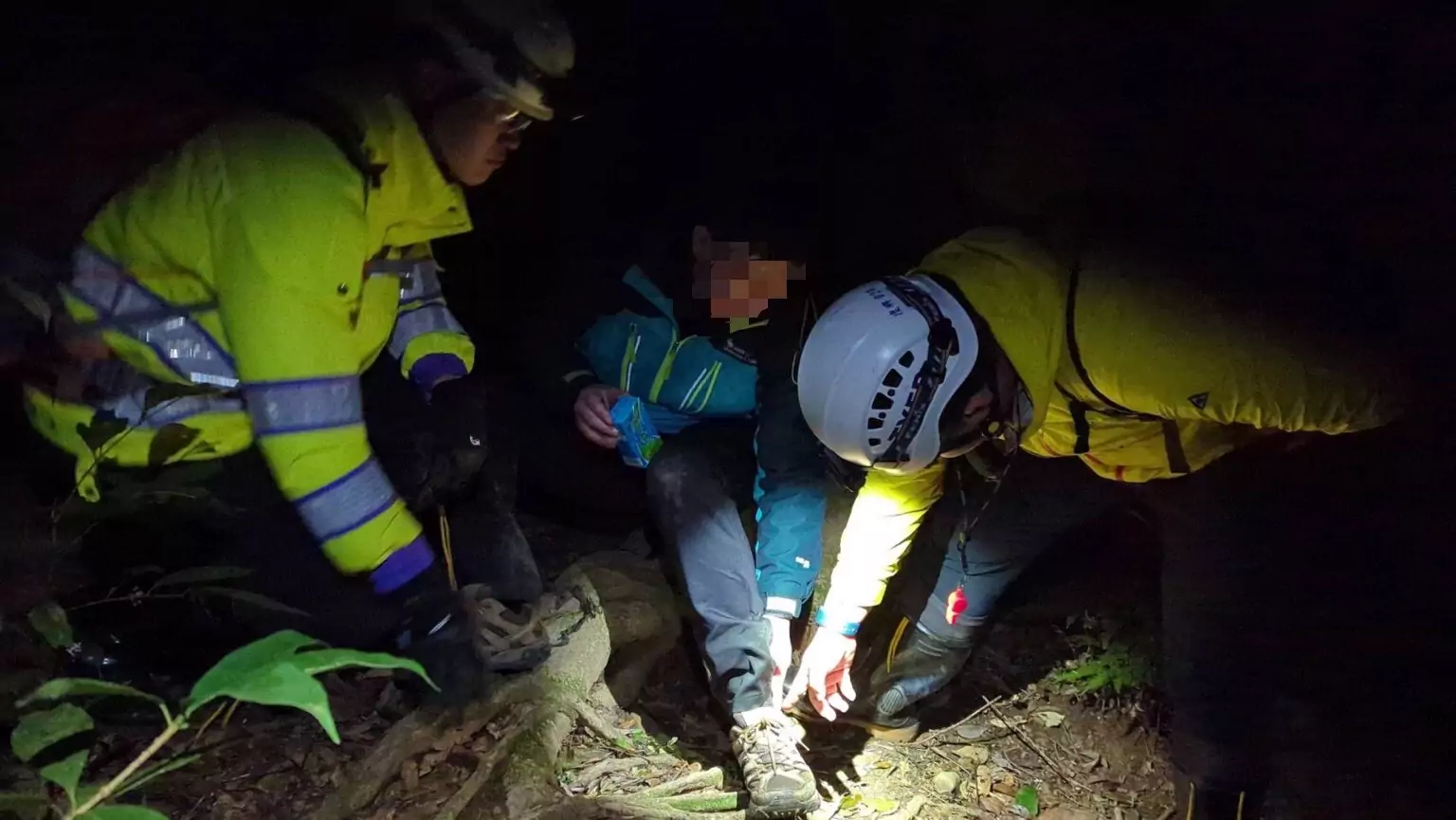 男子登山迷途腳扭傷 桃消復興分隊急尋獲 男子登山迷途腳扭傷 桃消復興分隊急尋獲