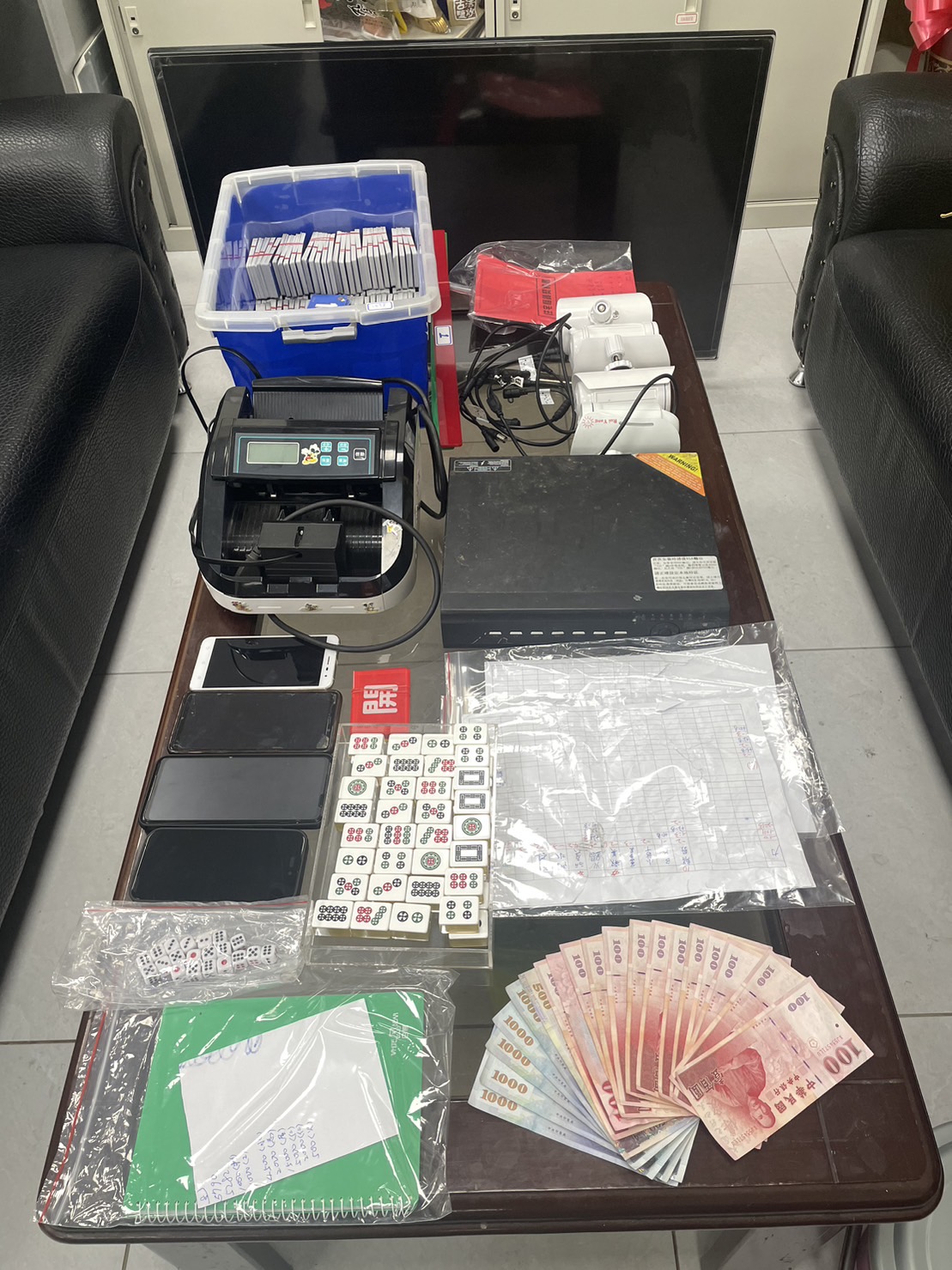 透天民宅藏推筒子賭場 蘆竹警埋伏逮34人 S 47251460