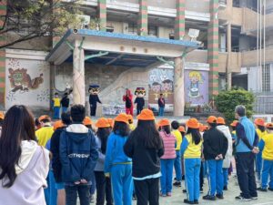 中壢警前進龍岡國小 強化學生識詐、反毒觀念