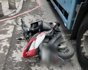 【有片】驚悚畫面曝光!蘆竹大貨車事故 遭撞女騎士頭部重傷亡