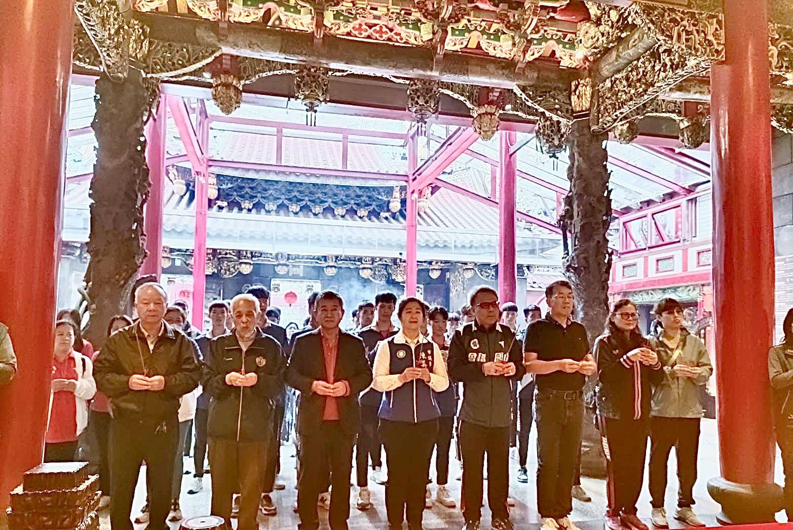 桃園大廟景福宮贊助10萬元 支持大園高中足球隊出國比賽 S 9486487 0