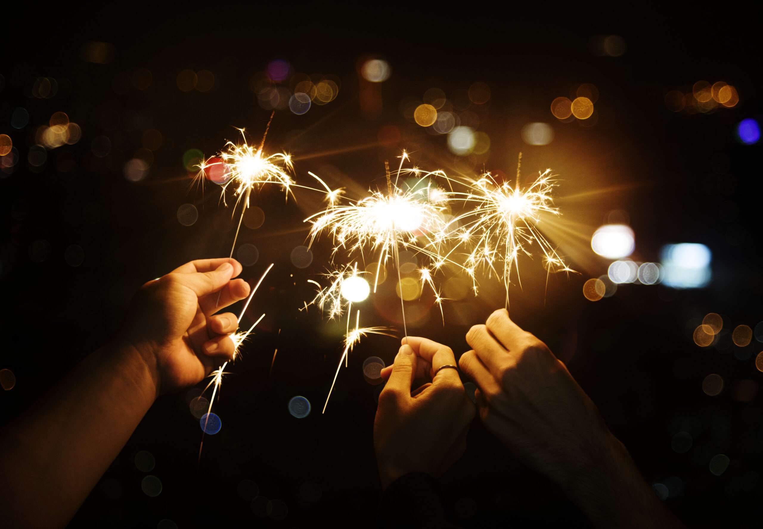 玩鞭炮煙火迎新年 施放相關規定報你知 celebrating with sparklers night 1 scaled