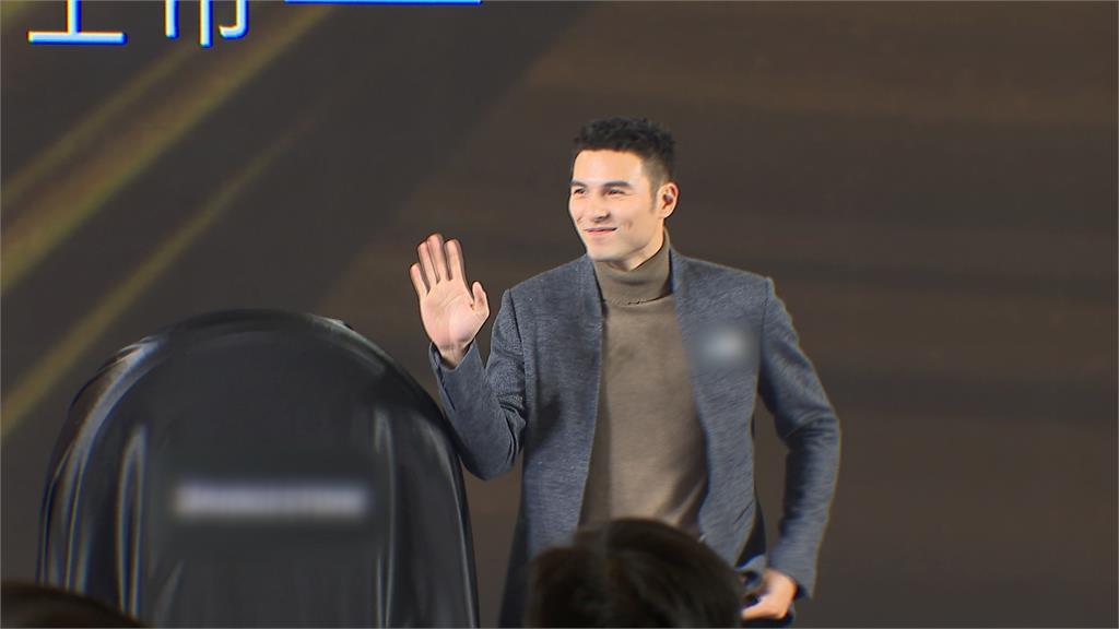 26歲才考到駕照 鳳小岳最愛在車上做這件事…