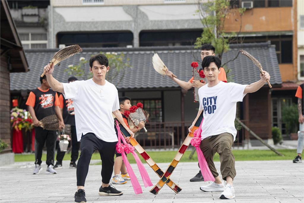 温昇豪劉冠廷體驗「家將」!陣頭師兄不識大明星問「你們怎麼稱呼