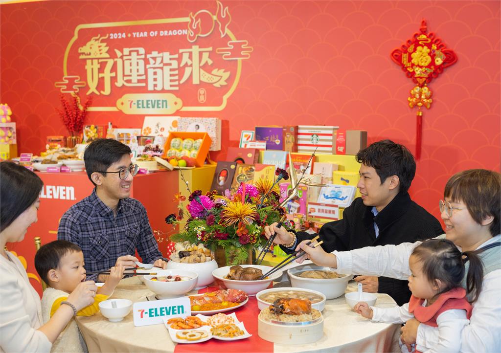 年節禮盒戰開打!超商攜故宮聯名禮盒搶平價市場