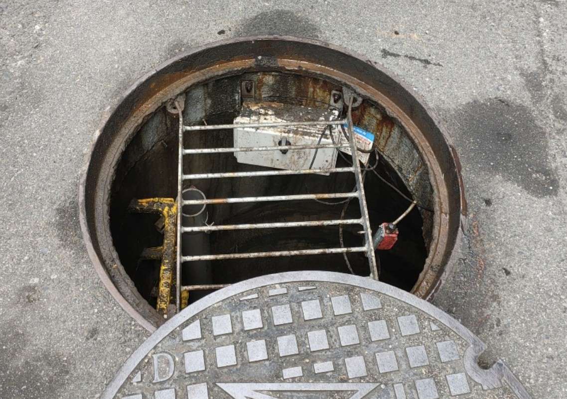 全國首創!桃園水務局善用物聯網技術 預防人孔遭倒廢水 人孔照片 0