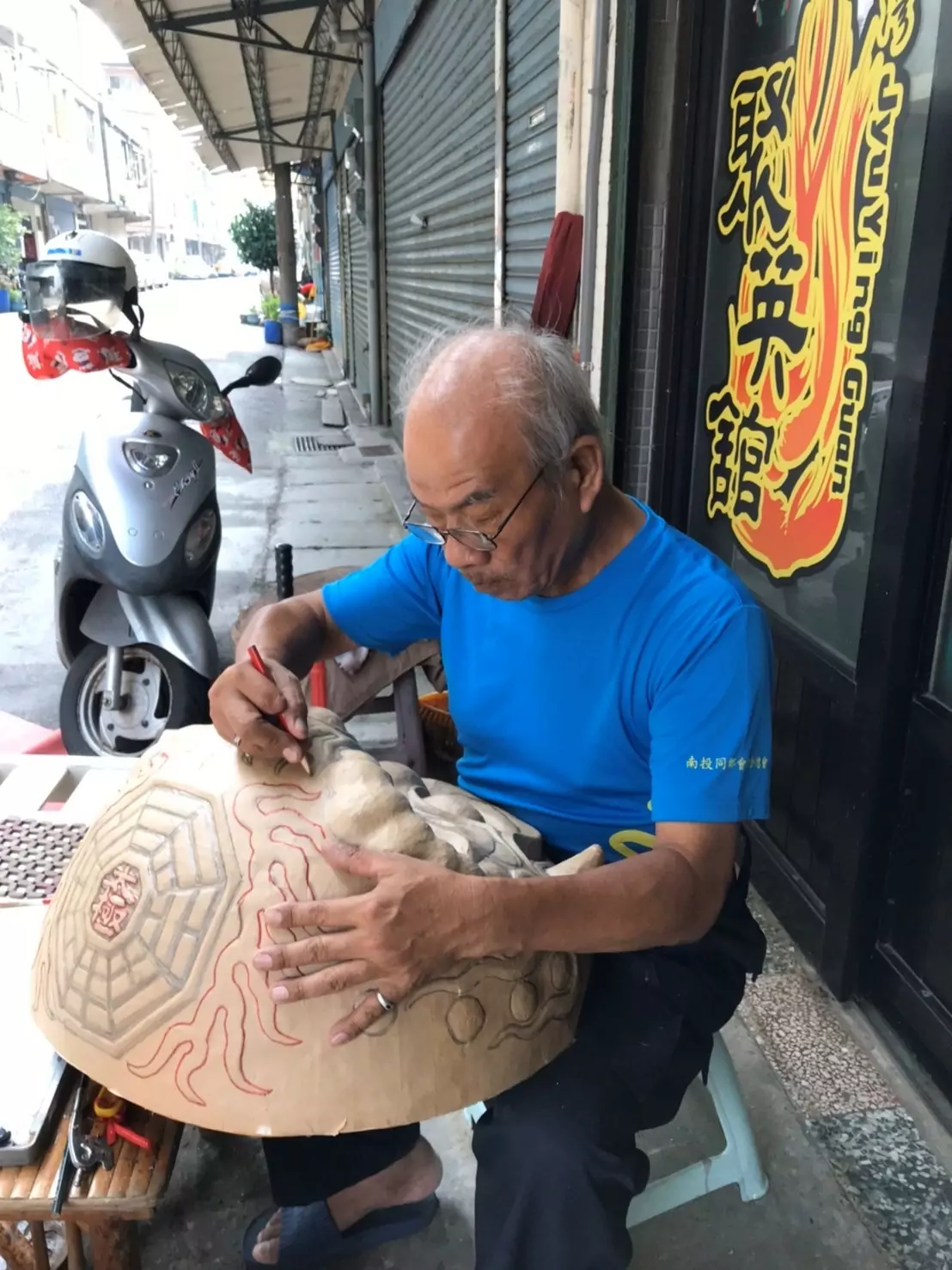 傳統工藝獅頭製作保存者葉佳水藝師照片來源葉佳水藝師團隊
