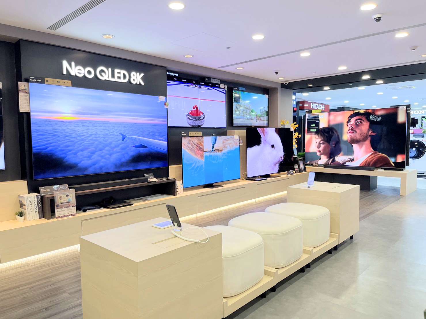 圖二 集雅社精心規劃將多款機型尺寸現場展示，並設有音響視聽室，就是希望讓顧客可