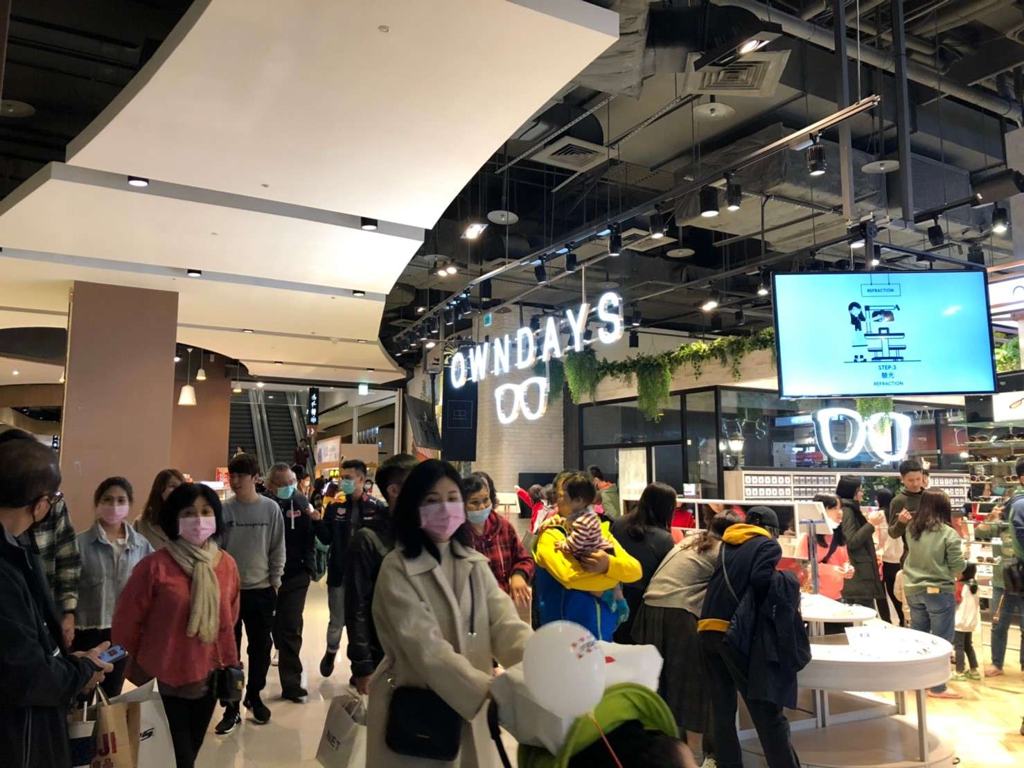 過年逛大江購物中心 拿「迎富送窮廟」發財金 大江購物中心 新春買氣旺 0