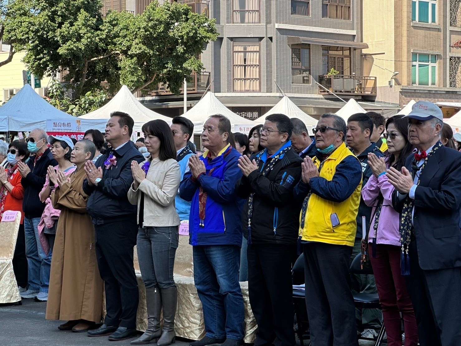 慶祝法寶節 佛光山桃園講堂寒冬送暖臘八粥結緣 照片五。佛光山桃園講堂14日在桃園新弘法基地舉行「慶祝法寶節—寒冬送暖臘八粥」活動