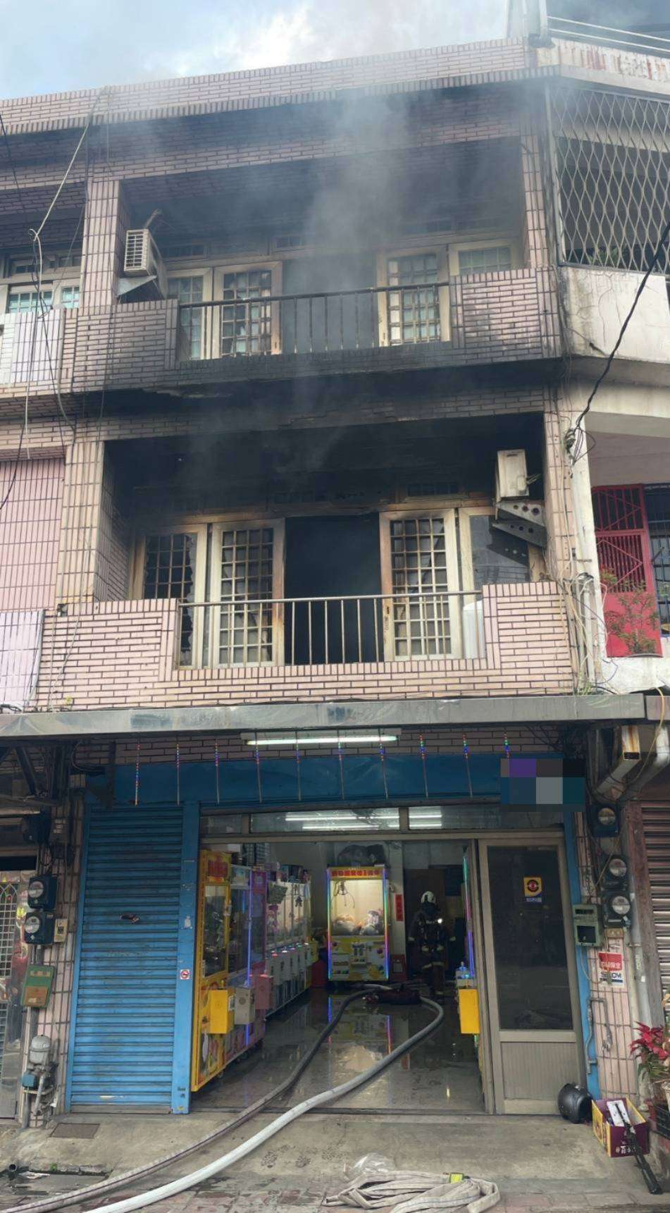 大年初一傳火警!大園民宅惡火1女燒成焦屍 2人命危搶救中 1 4