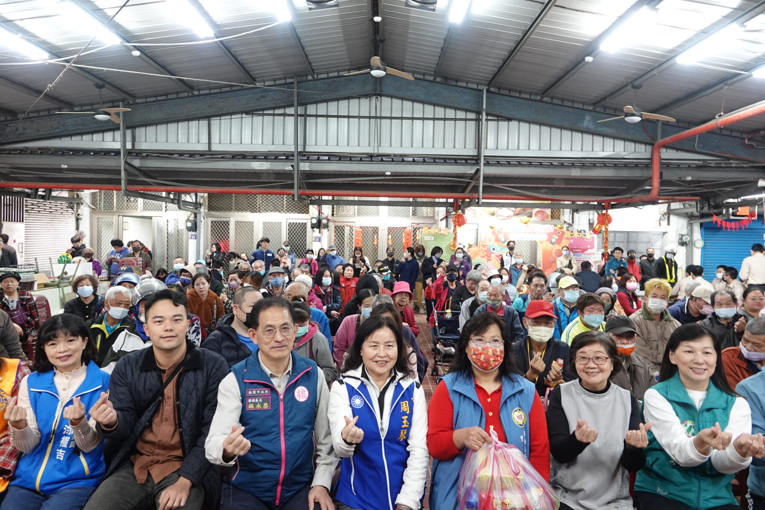 楊梅區公所結合民間團體 歲末送愛心關懷弱勢 1 scaled