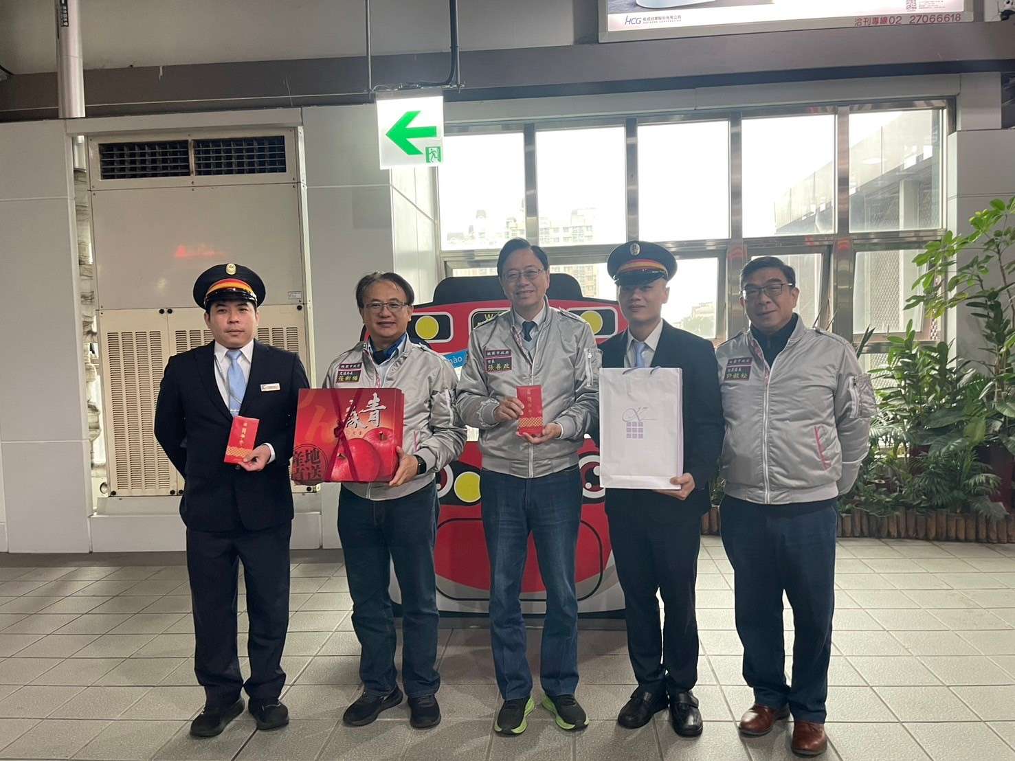 張善政前往運輸場關心春節疏運 慰問值勤人員辛勞 123 15