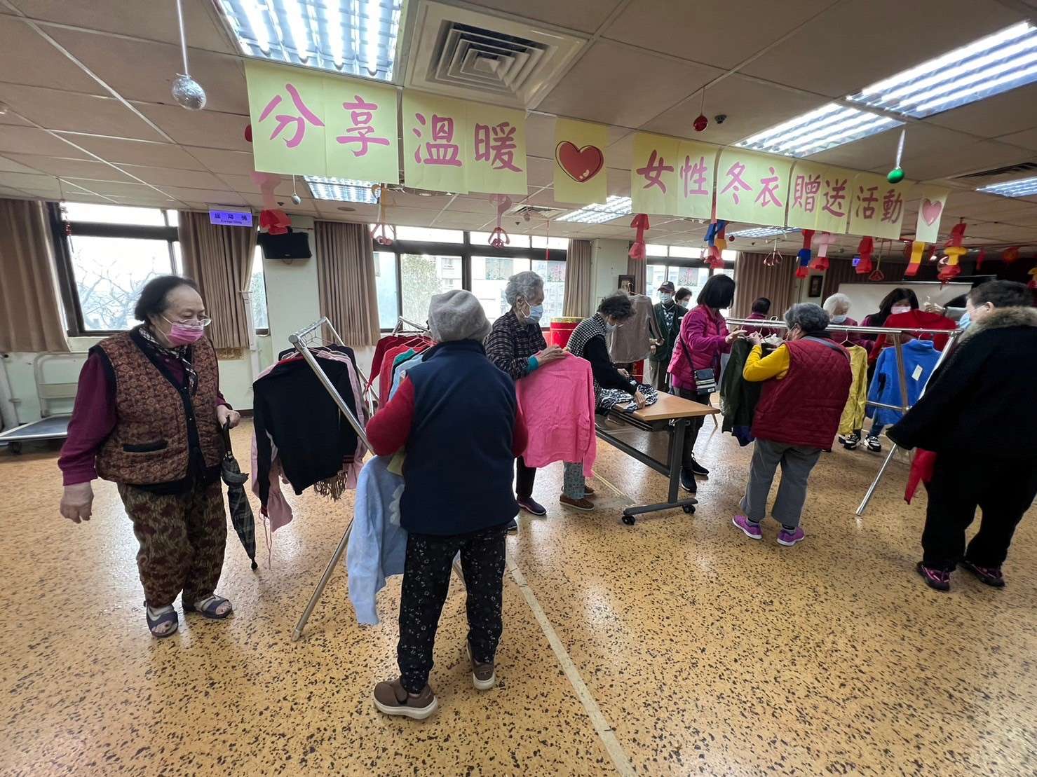 基隆錫安教會愛心捐贈 送暖八德榮家住民歡喜穿新衣 123 22