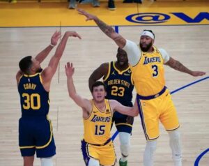 金州勇士中斷湖人3連勝 柯瑞轟32分迎6000助攻里程碑