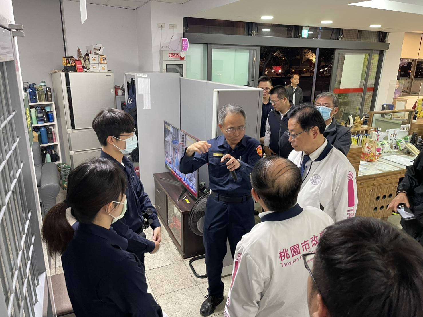 藝文特區奮勇追捕通緝犯 張善政慰問受傷員警 1715262