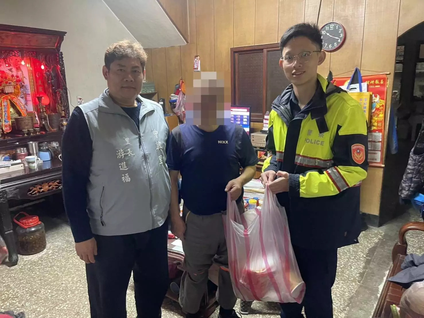 桃警春節前寒冬送暖 助弱勢家庭紓困安心過年 桃警春節前寒冬送暖 助弱勢家庭紓困安心過年