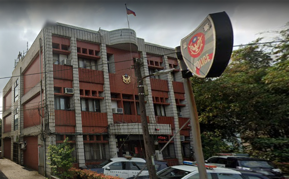 分駐所疑遭小貨車故意衝撞!兩警受傷一人命危嫌犯駕車逃逸