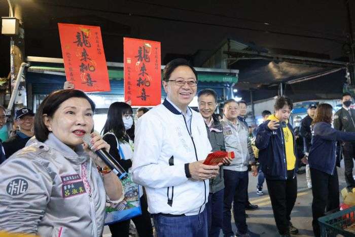 張善政赴批發市場拜早年 關心魚貨、果菜供應量 20240202070150665