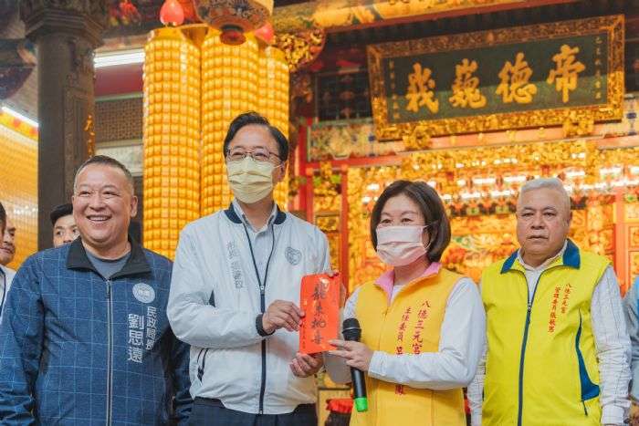初九拜天公!張善政赴八德三元宮參香、發福袋 20240218192417586