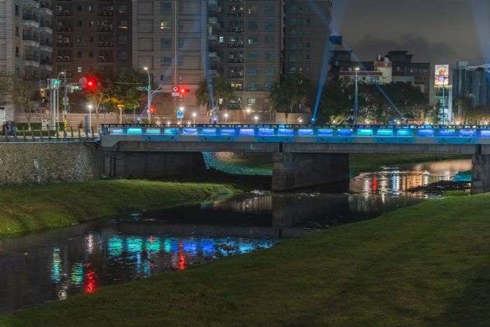 中壢老街溪橋梁燈光美化改善完工 漫步河岸體驗光影魅力 20240223215757747