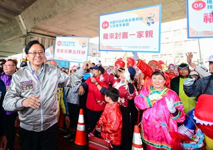 龍潭迎古董接財神嘉年華活動 民眾大展創意踩街添財運 20240225162717173