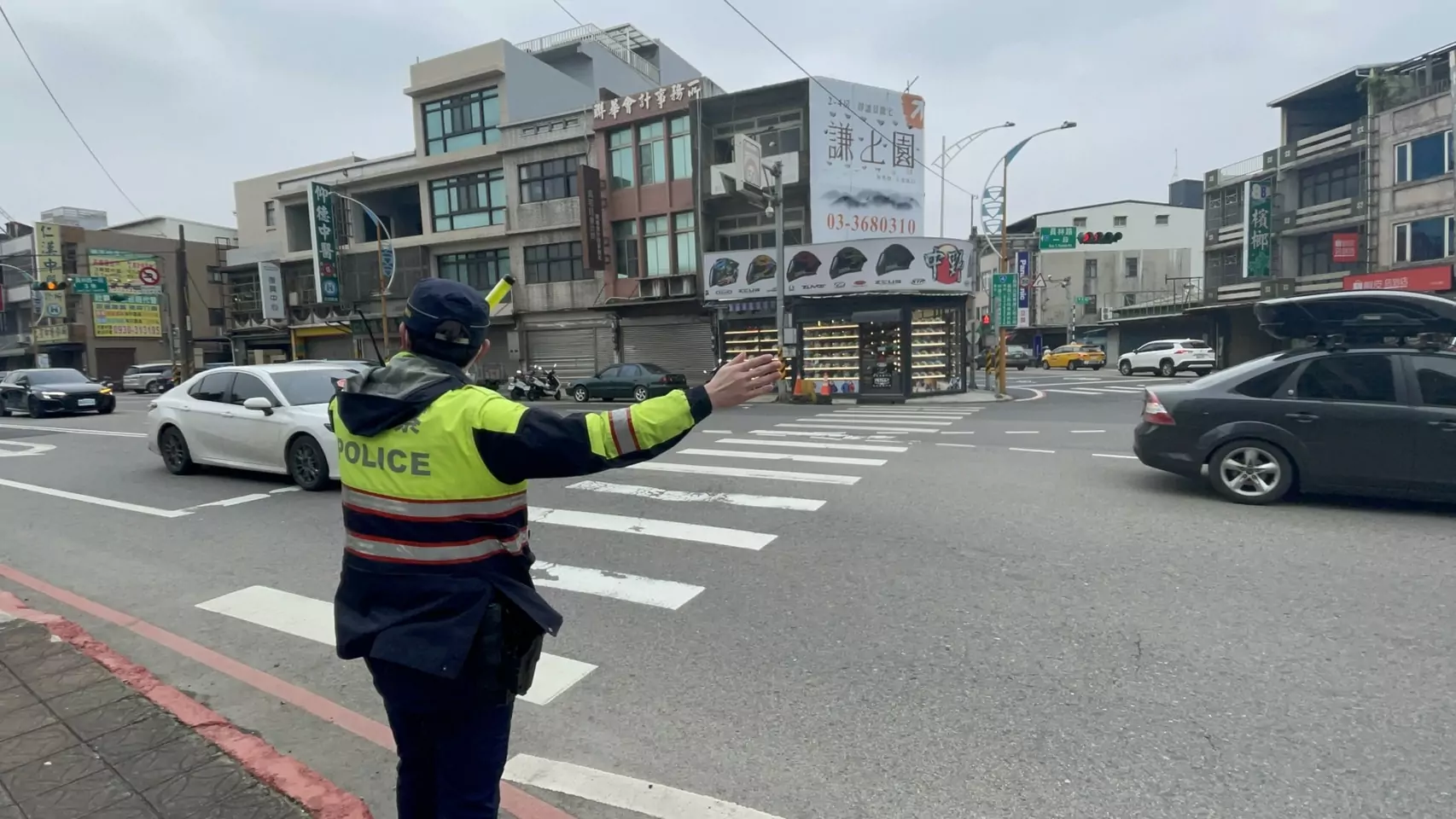 過年走春車潮多 大溪警籲改走替代道路 過年走春車潮多 大溪警籲改走替代道路